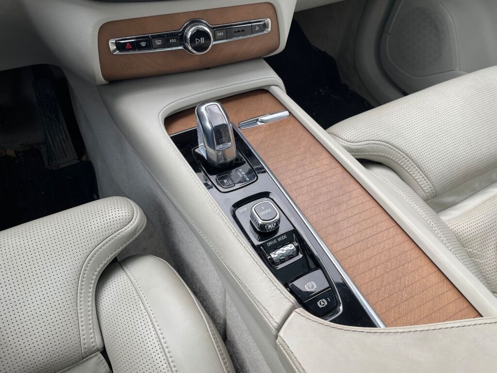 Volvo XC90 2016 Musta