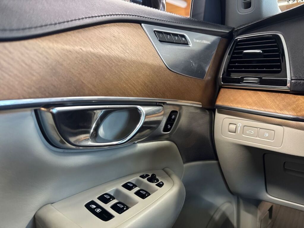 Volvo XC90 2016 Musta