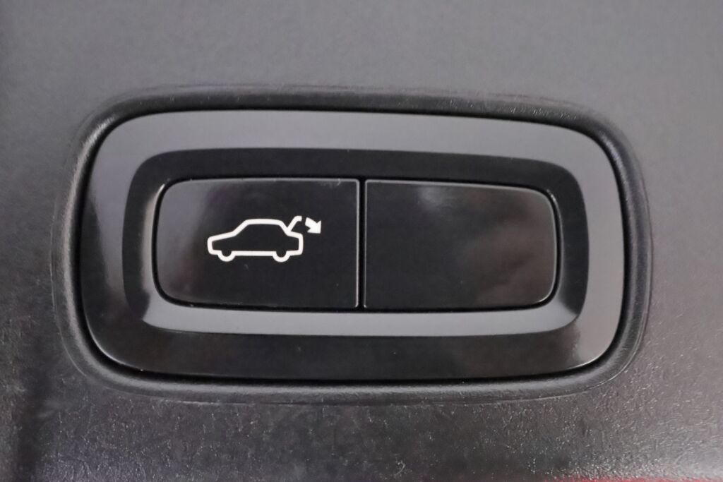 Volvo V90 2017 Musta