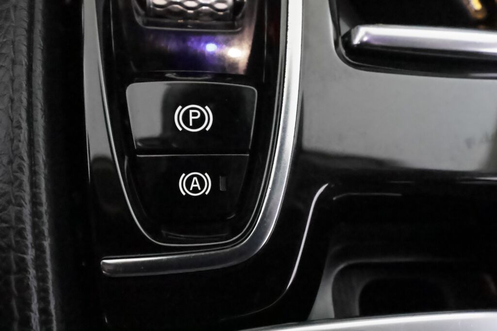 Volvo V90 2017 Musta