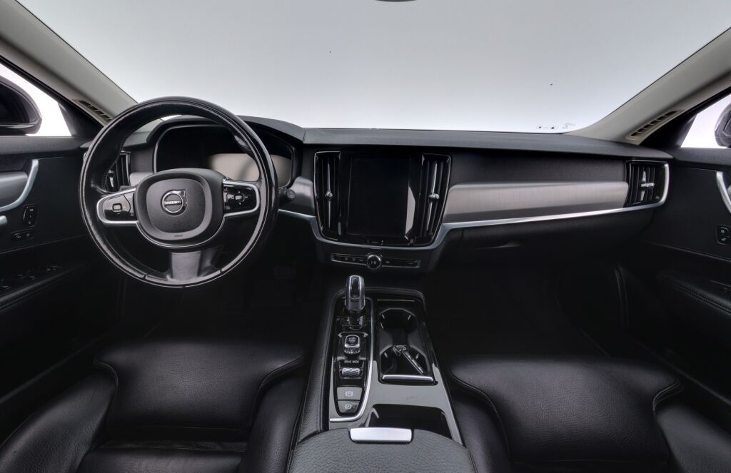 Volvo V90 2017 Musta