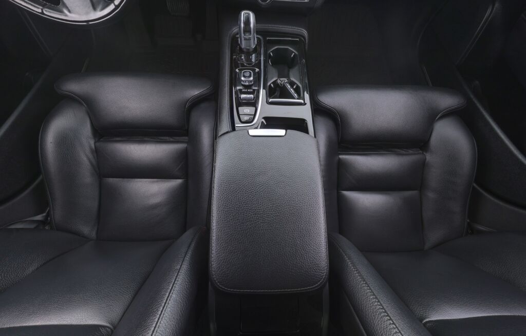 Volvo V90 2017 Musta