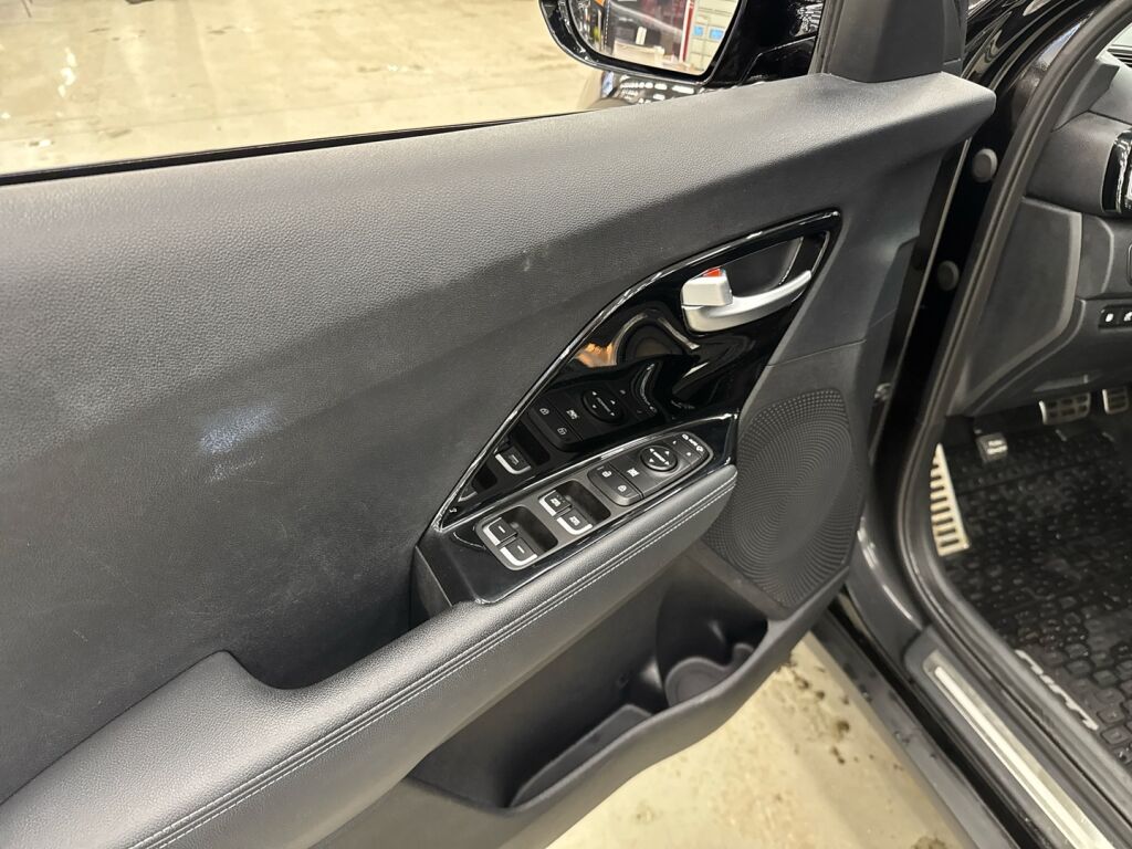 Kia Niro plug-in 2018 Musta