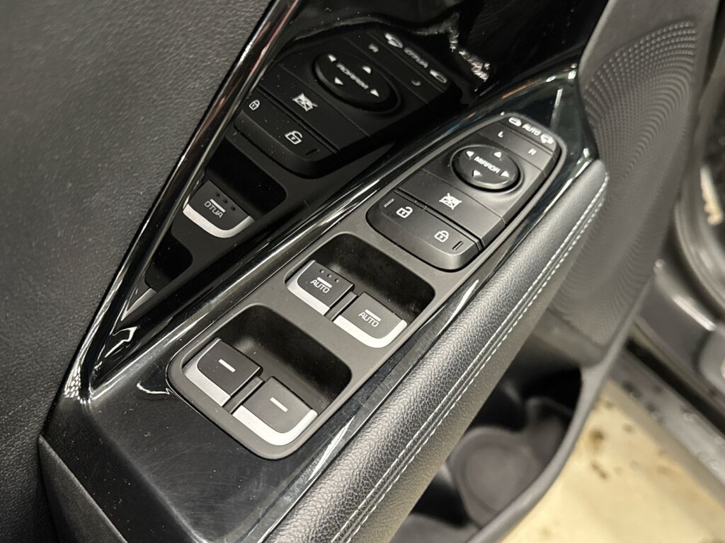 Kia Niro plug-in 2018 Musta