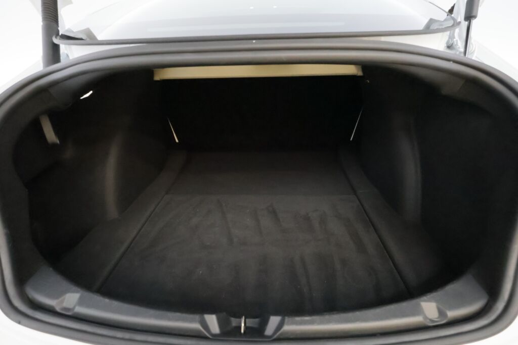 Tesla Model 3 2021 Valkoinen