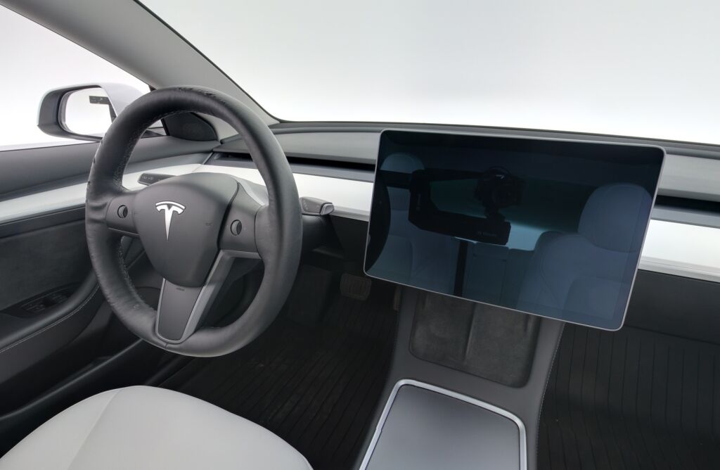 Tesla Model 3 2021 Valkoinen