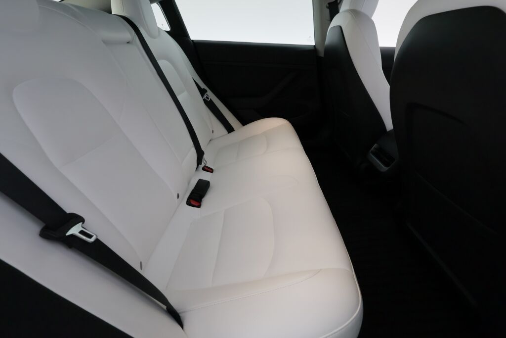 Tesla Model 3 2021 Valkoinen