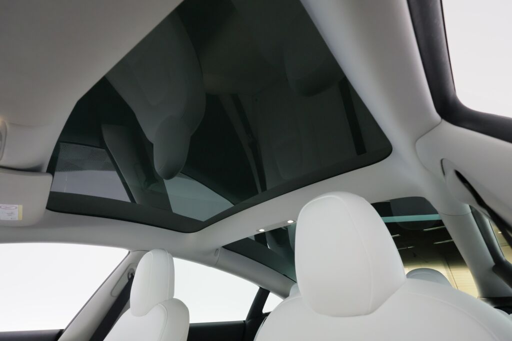 Tesla Model 3 2021 Valkoinen