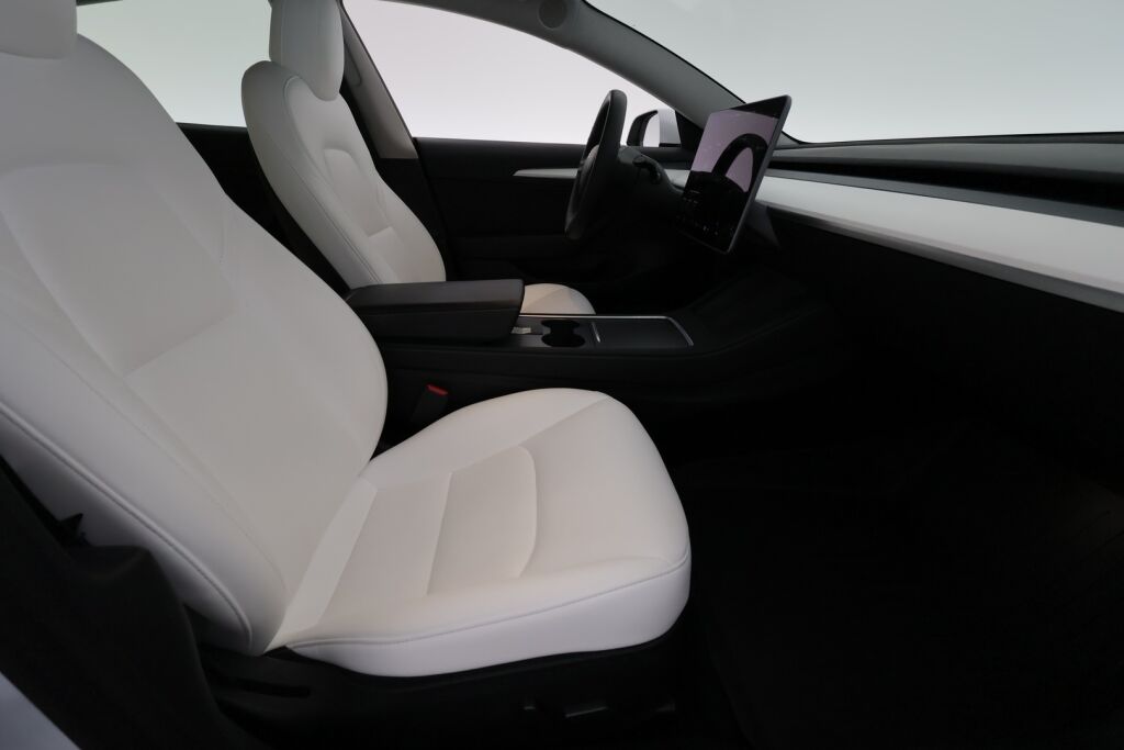 Tesla Model 3 2021 Valkoinen