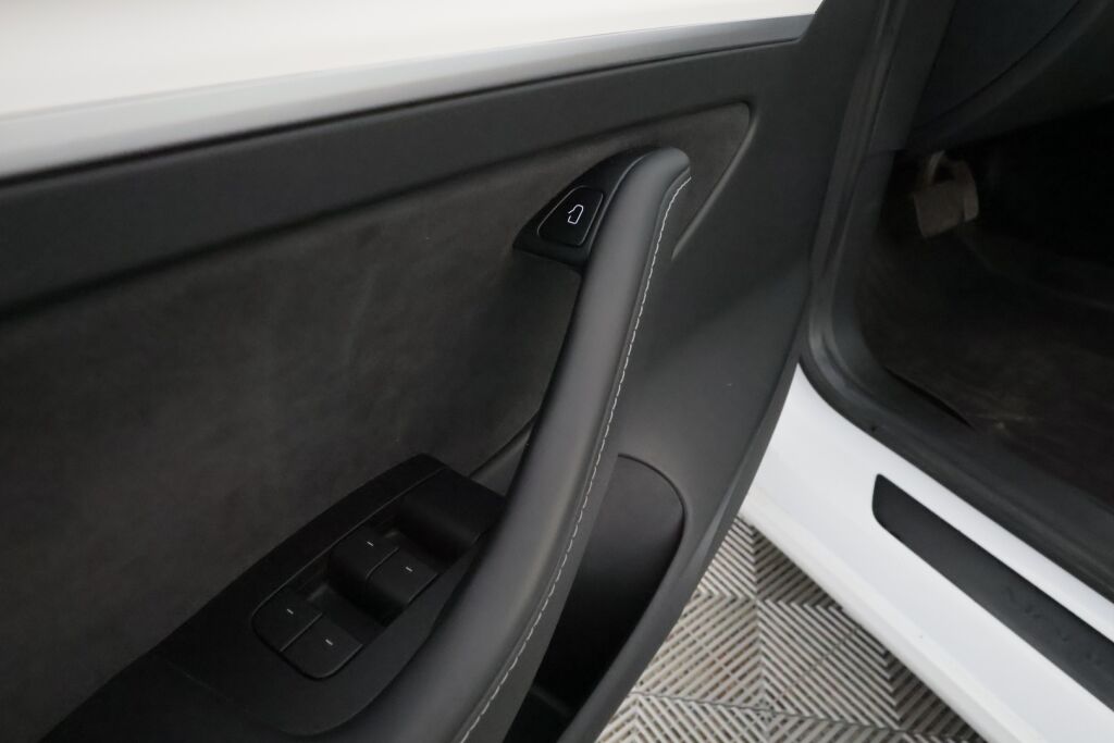 Tesla Model 3 2021 Valkoinen