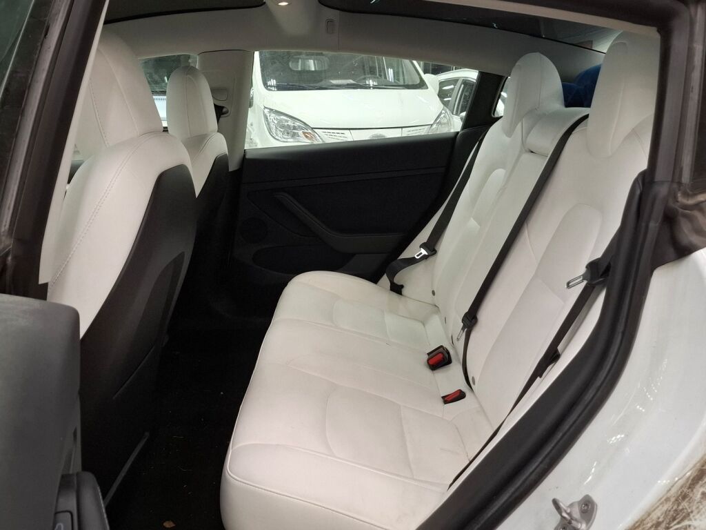 Tesla Model 3 2021 Valkoinen