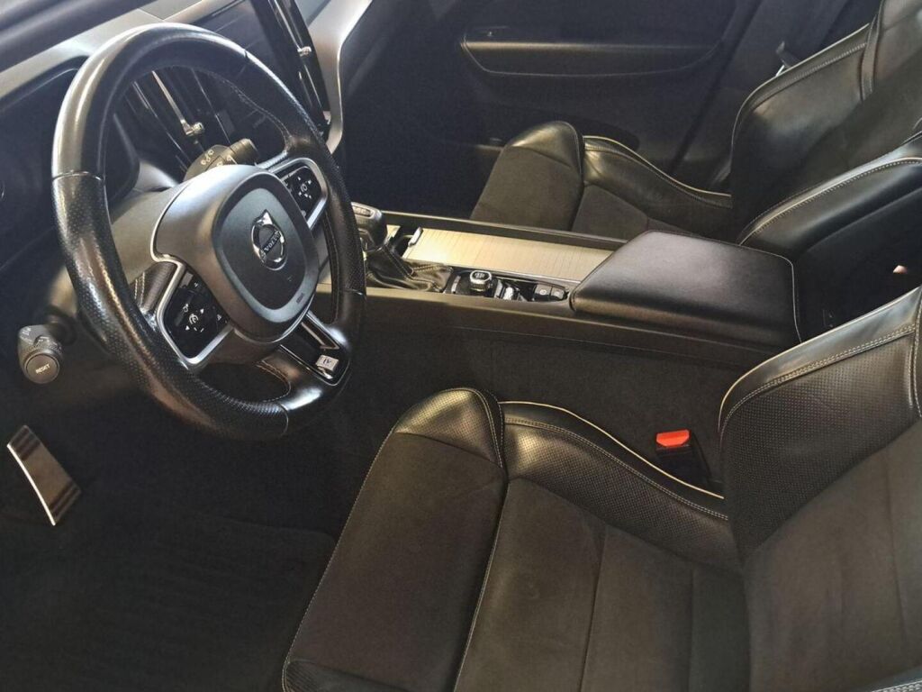 Volvo XC60 2018 Sininen