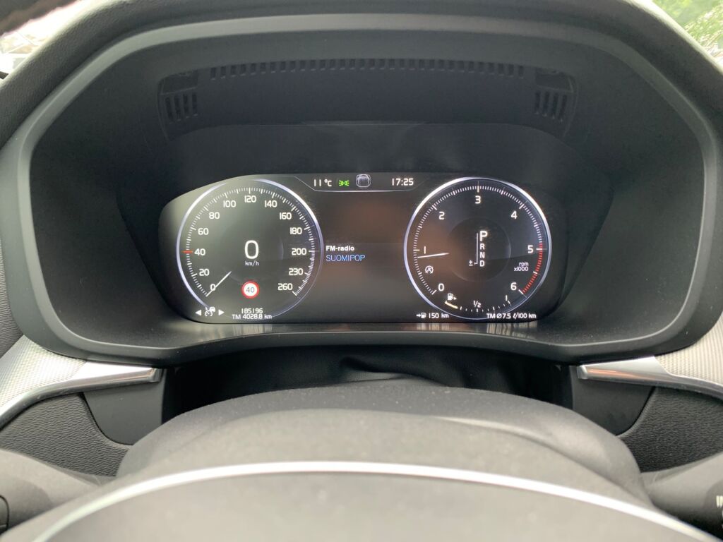 Volvo XC60 2018 Sininen