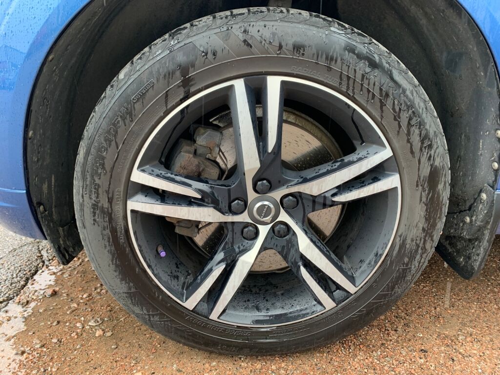 Volvo XC60 2018 Sininen