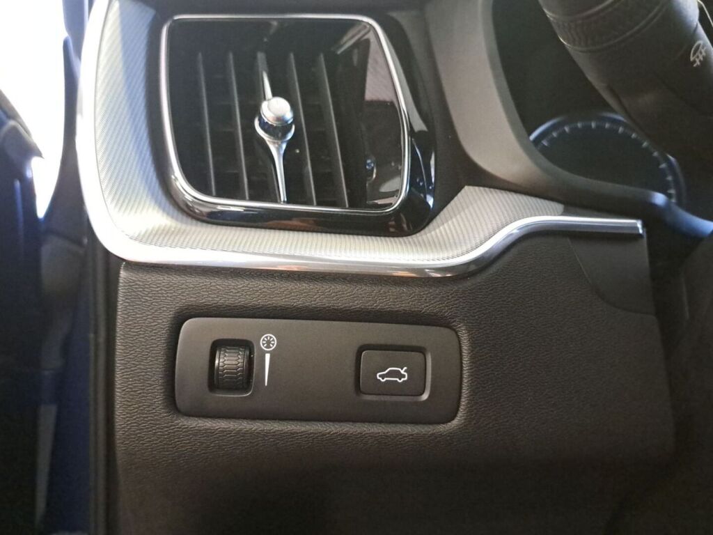 Volvo XC60 2018 Sininen