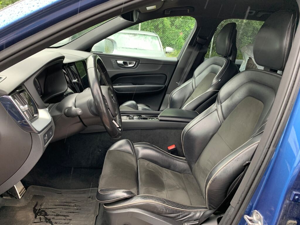 Volvo XC60 2018 Sininen