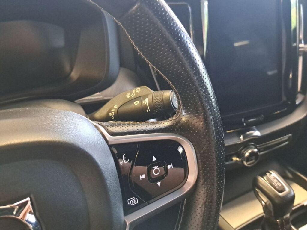 Volvo XC60 2018 Sininen