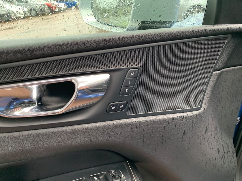 Volvo XC60 2018 Sininen