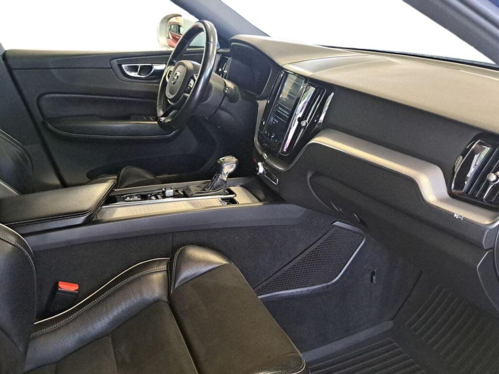 Volvo XC60 2018 Sininen