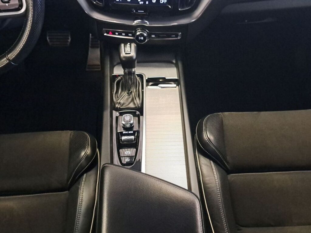 Volvo XC60 2018 Sininen