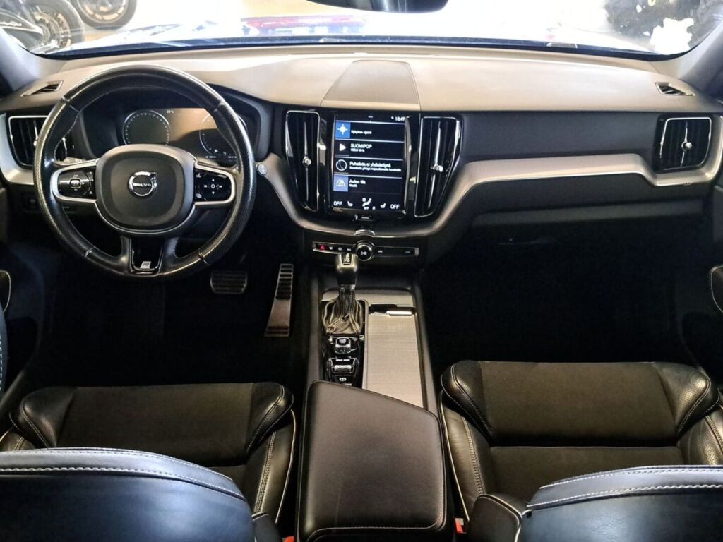 Volvo XC60 2018 Sininen