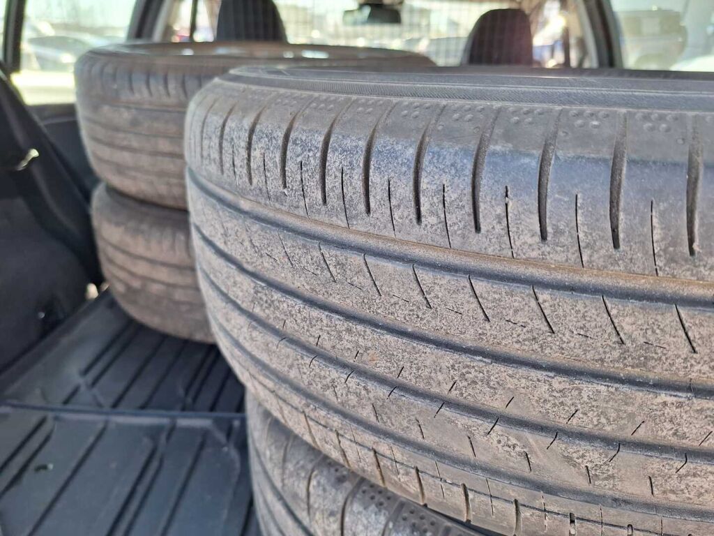 Volvo V60 2010 Musta