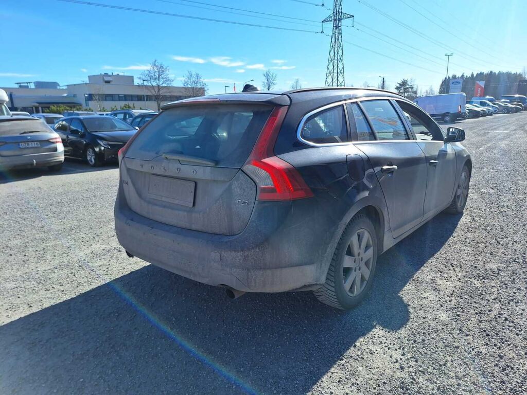Volvo V60 2010 Musta