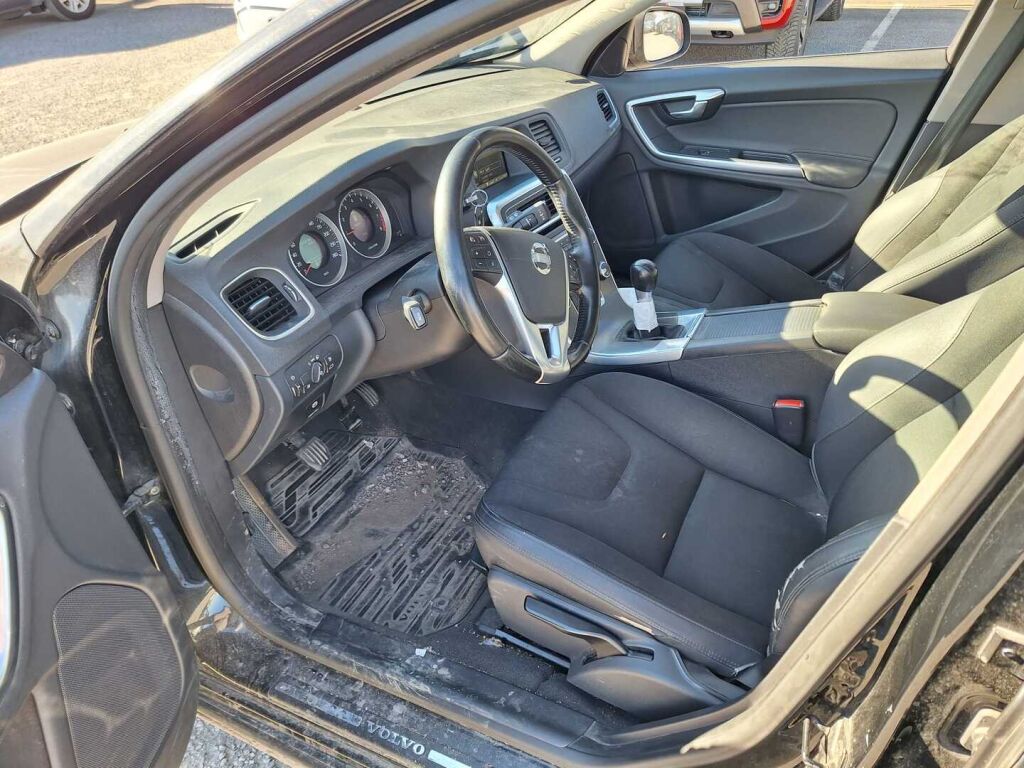 Volvo V60 2010 Musta