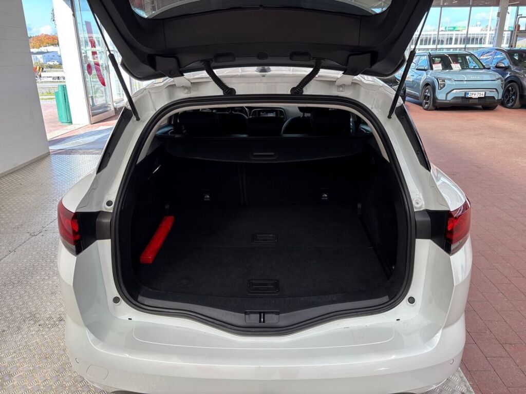 Renault Megane 2022 Valkoinen