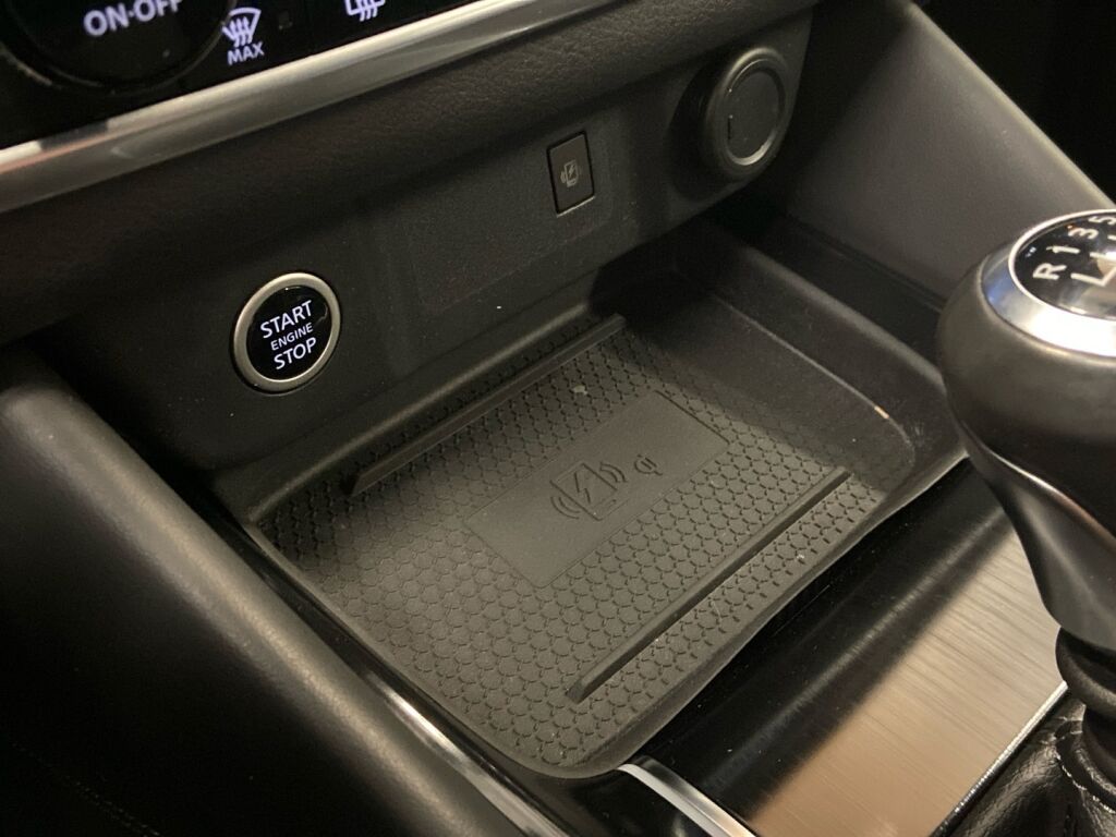 Nissan Qashqai 2021 Punainen