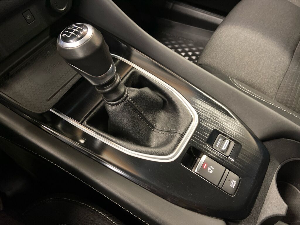 Nissan Qashqai 2021 Punainen