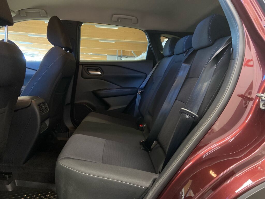 Nissan Qashqai 2021 Punainen