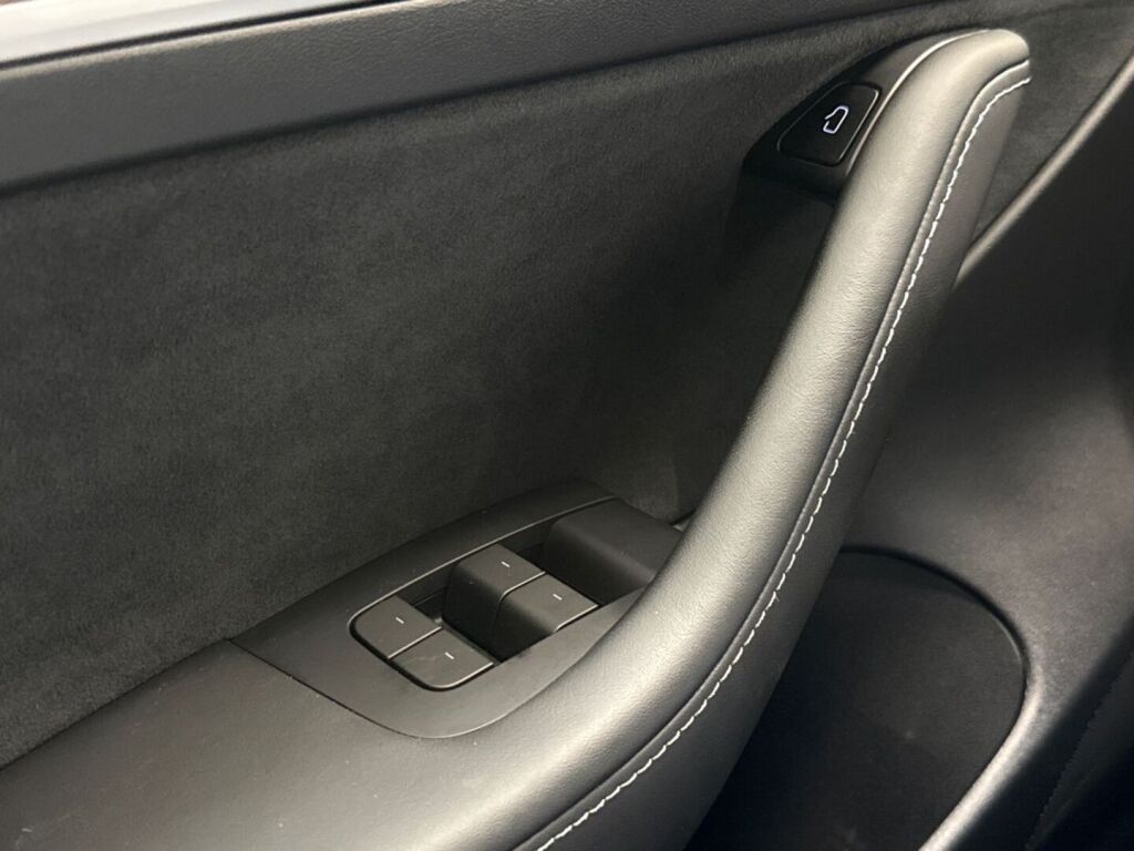 Tesla Model 3 2021 Musta