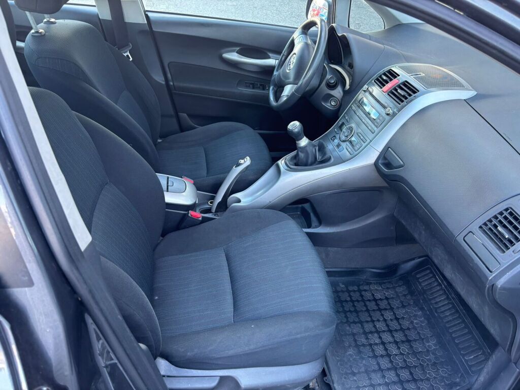 Toyota Auris 2010 Harmaa