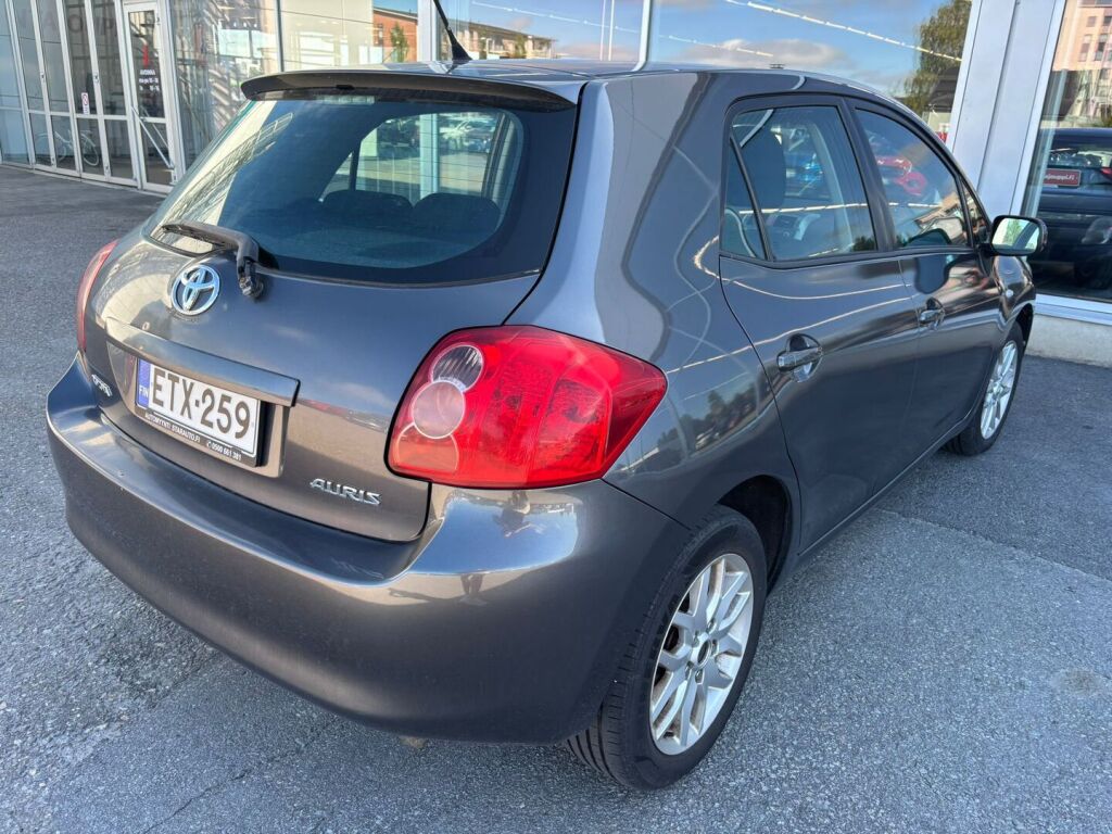 Toyota Auris 2010 Harmaa