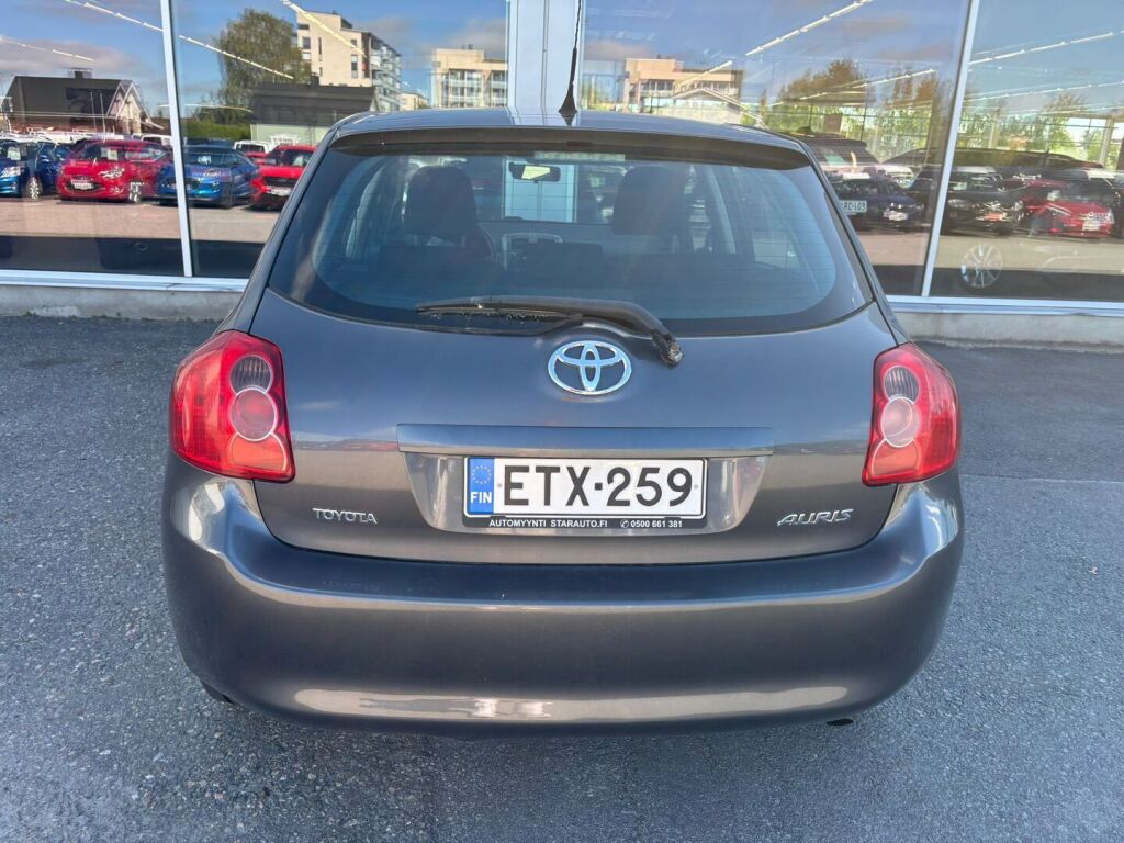 Toyota Auris 2010 Harmaa