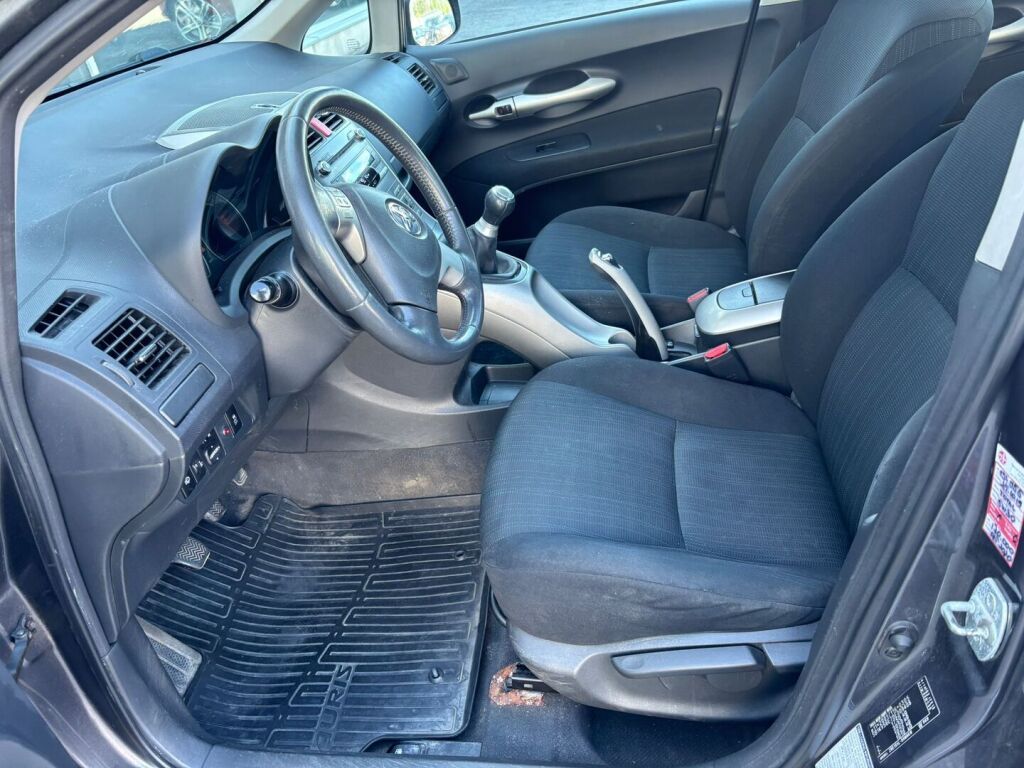 Toyota Auris 2010 Harmaa