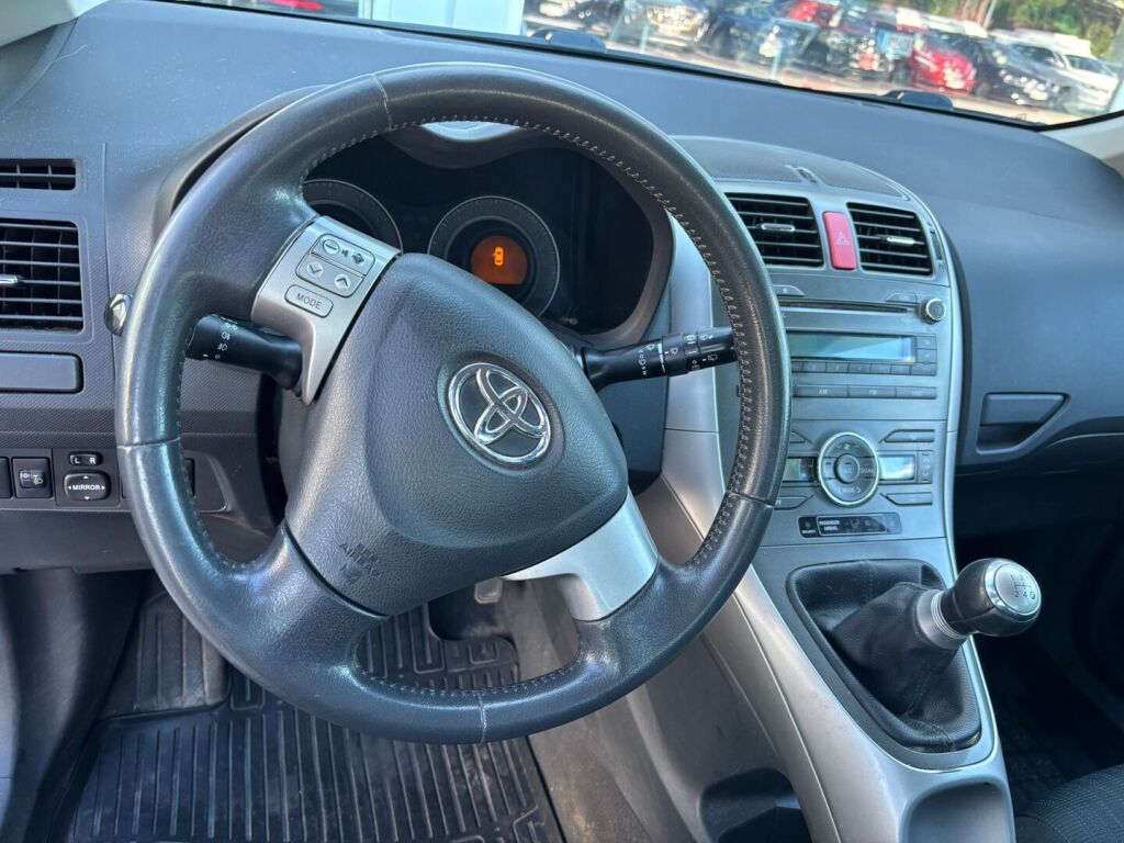 Toyota Auris 2010 Harmaa