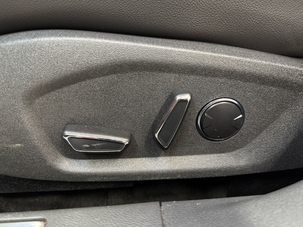 Ford Mondeo 2022 Punainen