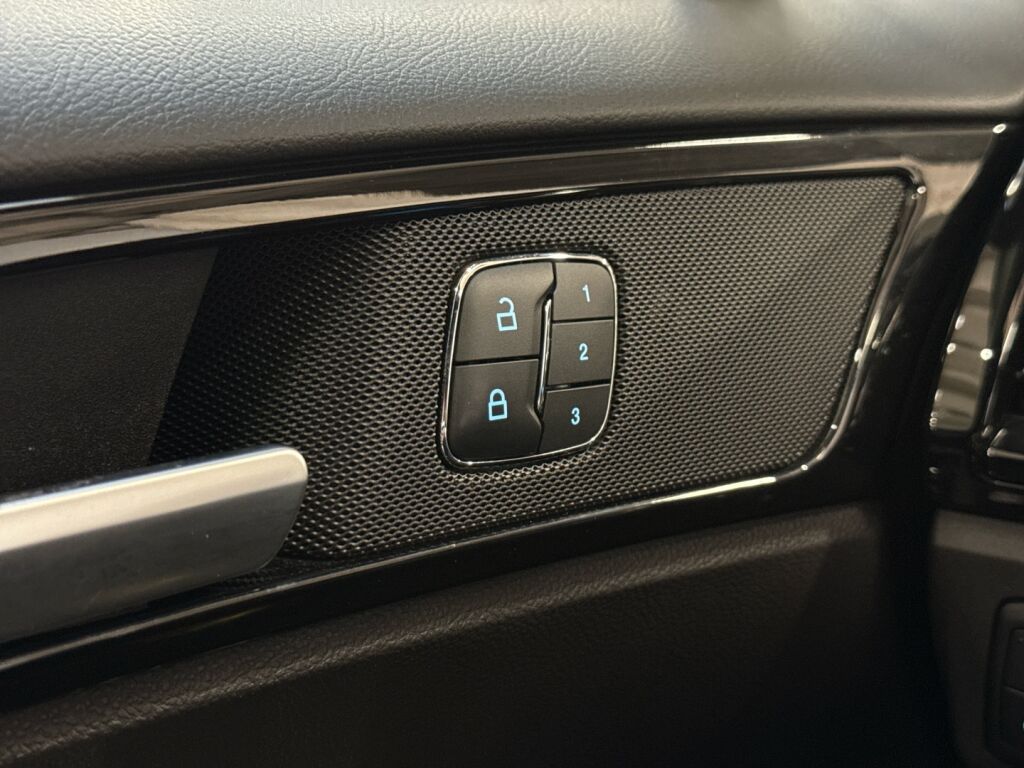 Ford Mondeo 2022 Punainen