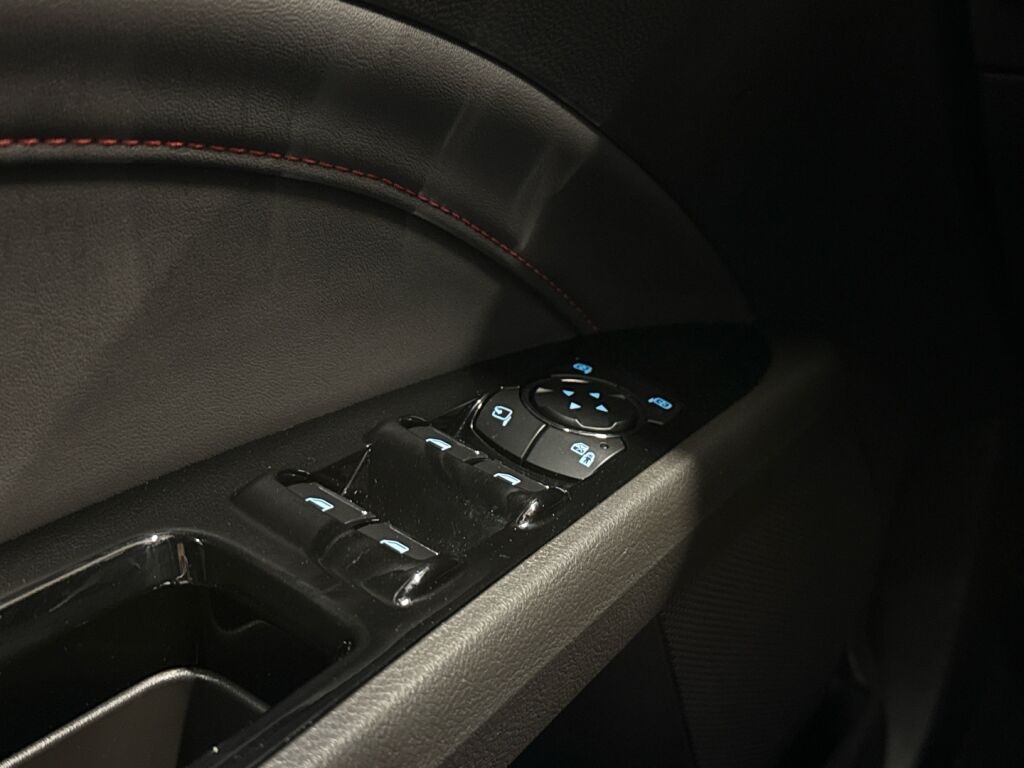 Ford Mondeo 2022 Punainen