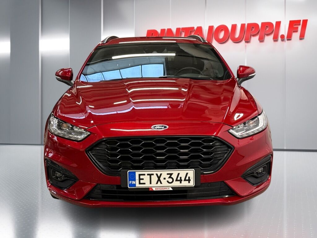 Ford Mondeo 2022 Punainen