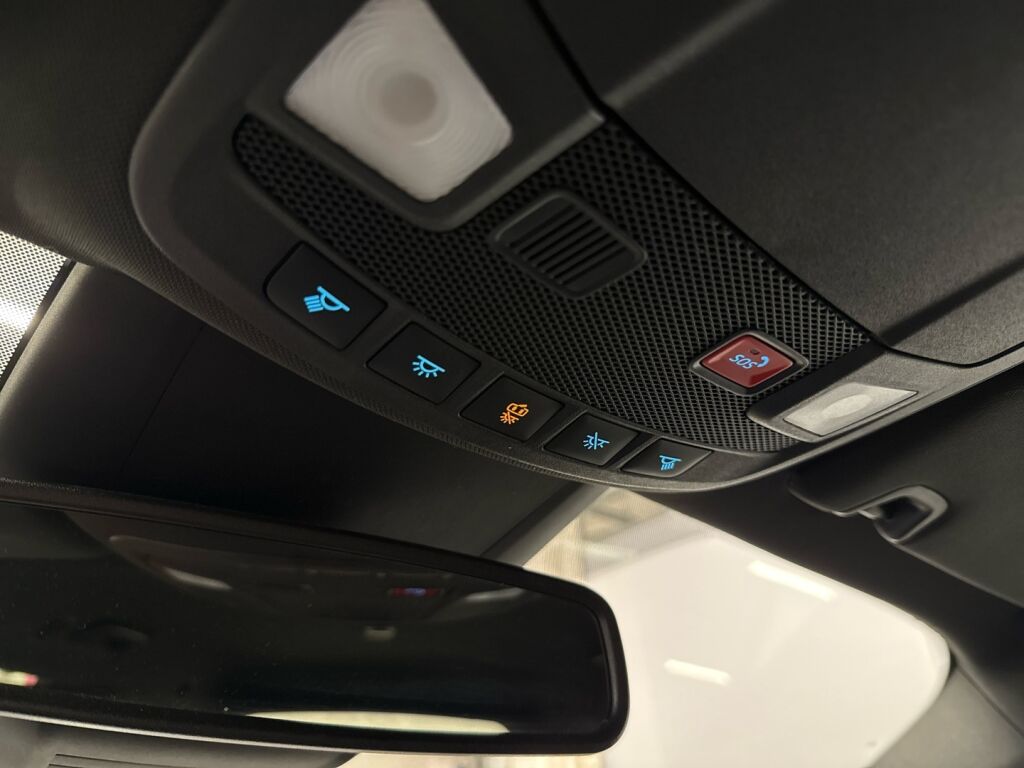 Ford Mondeo 2022 Punainen