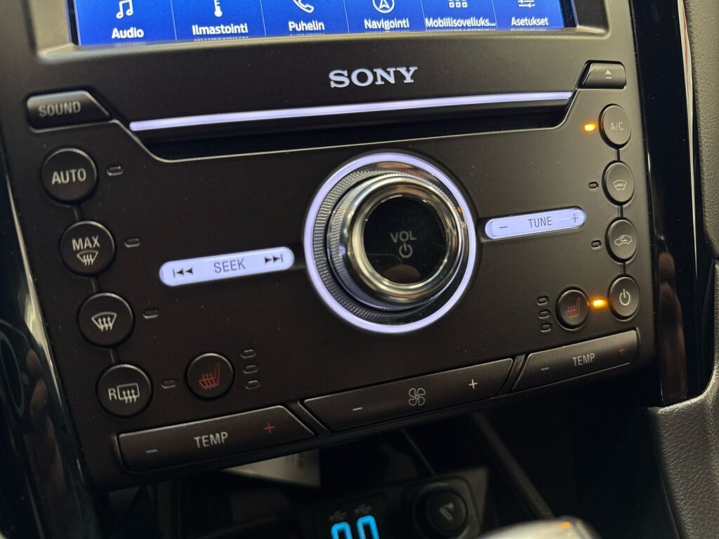 Ford Mondeo 2022 Punainen