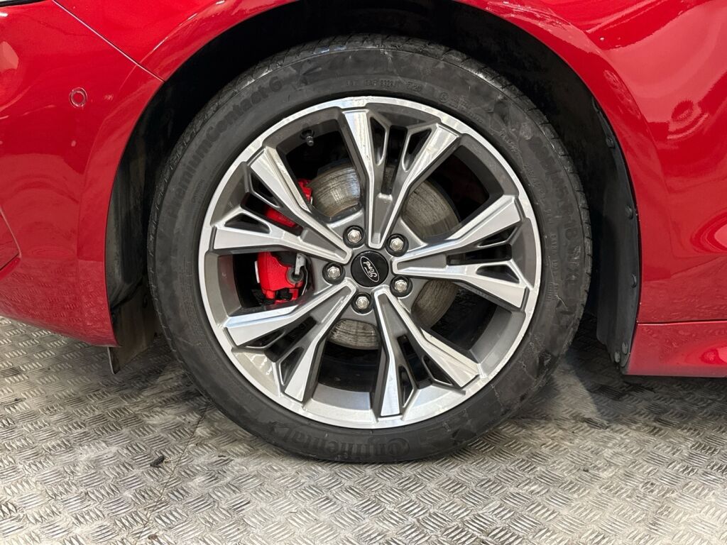 Ford Mondeo 2022 Punainen