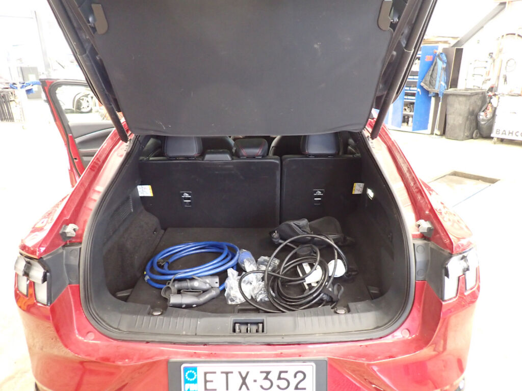 Ford Mustang Mach-E 2022 Punainen