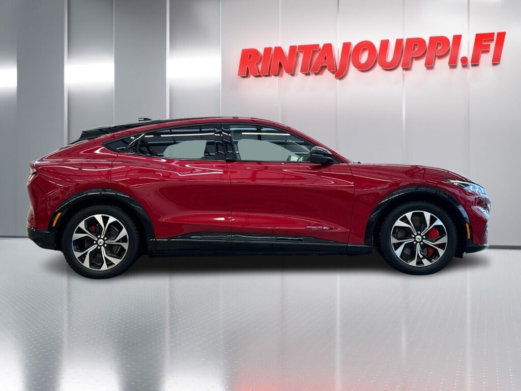 Ford Mustang Mach-E 2022 Punainen