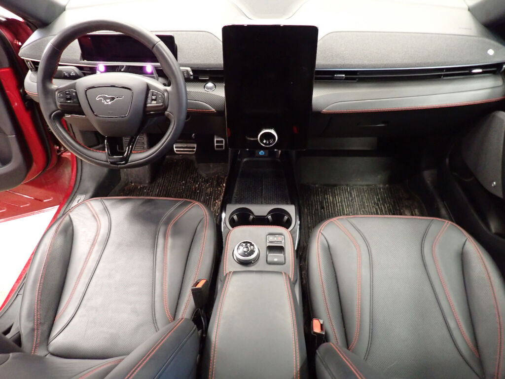 Ford Mustang Mach-E 2022 Punainen