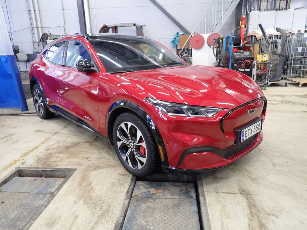 Ford Mustang Mach-E 2022 Punainen