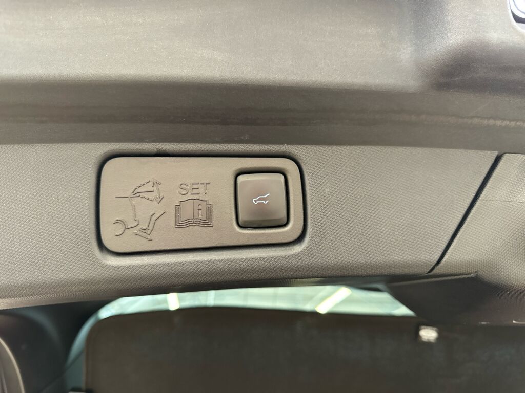 Ford Mustang Mach-E 2022 Punainen